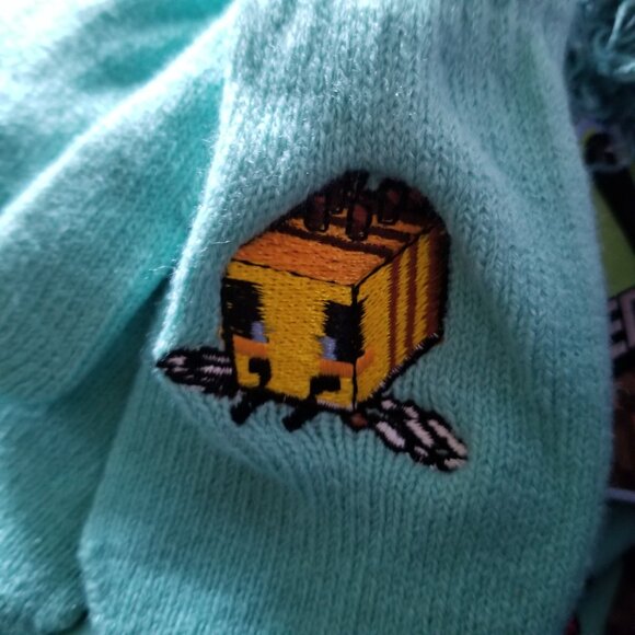 Minecraft Bee Kid's Hat & Glove Set (Beanie / Toque) - Picture 4 of 5